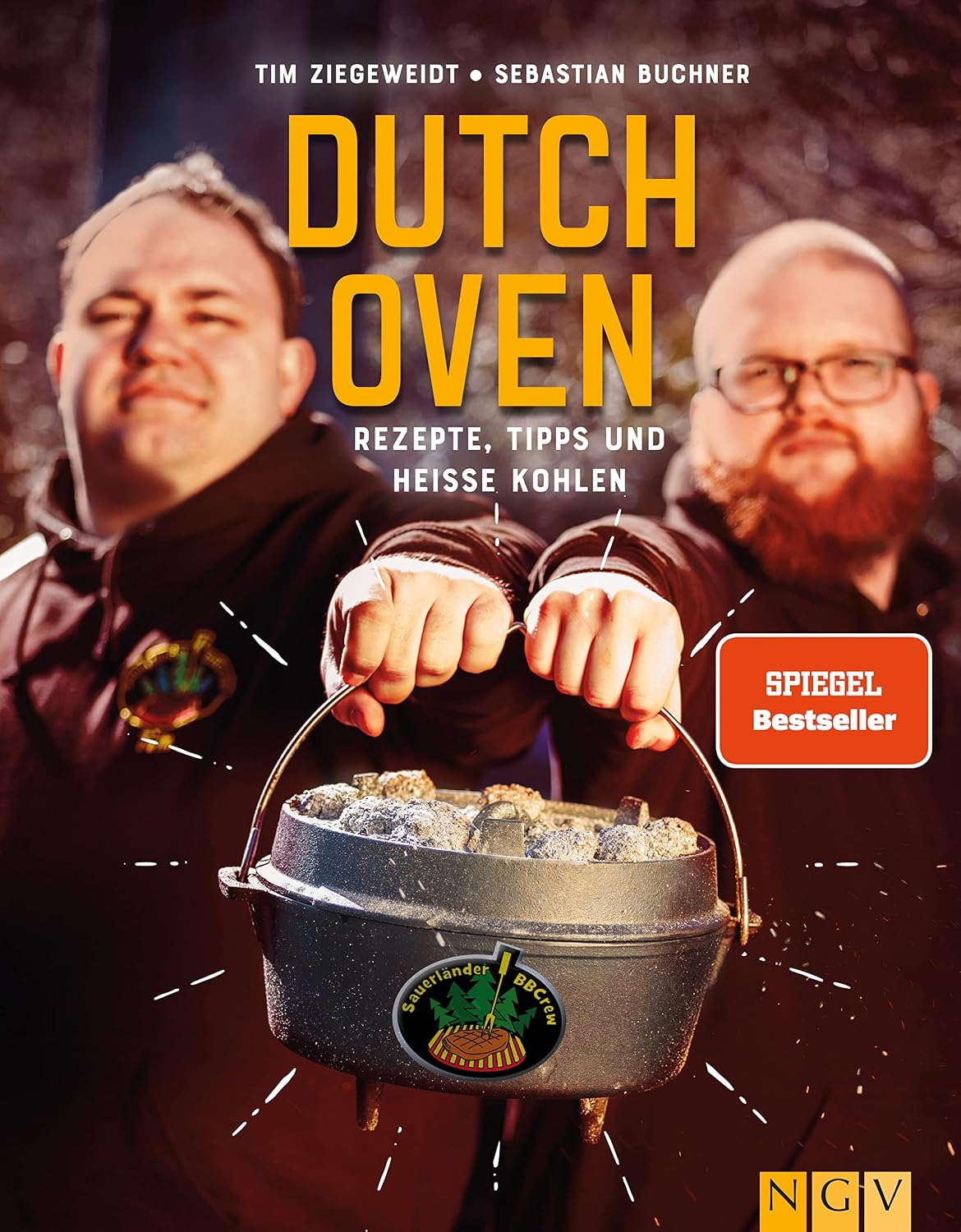 Sauerländer BBCrew Dutch Oven Kochbuch: Rezeptbuch mit Rezepten, Tipps und heißen Kohlen I BBQ Grillen Outdoor Camping Feuertopf